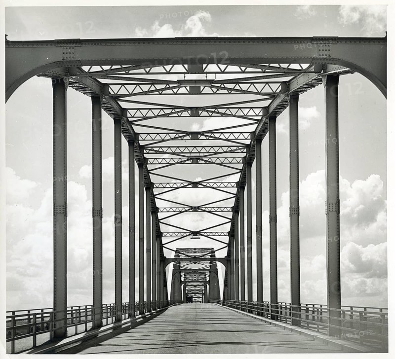Germany, Northern Germany, bridge, symmetrical view of a wide steel bridge extending into the distance, under a cloudy sky, around 1930