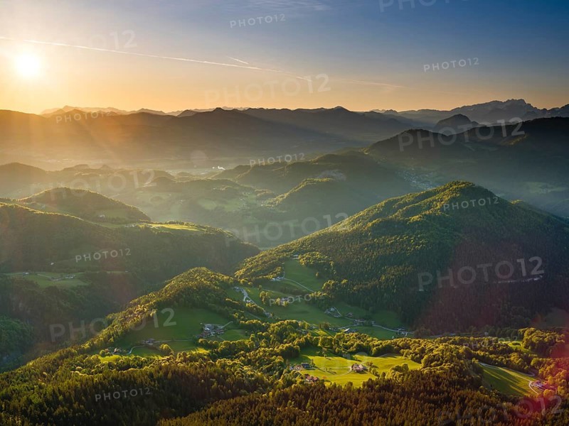 Morning atmosphere at Rauhen Kopf, in the back the Osterhorn Group and Dachstein, Bischofswiesen, Berchtesgadener Land, Upper Bavaria, Germany