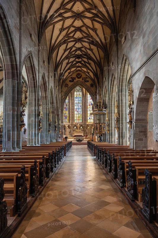 Interior, central nave of the Holy Cross Münster with the complex mesh and star rib vault, which was completed around 1527, old town of Rottweil, Rottweil district, Baden-Württemberg, Germany
