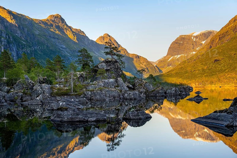 Picturesque mountain landscape with Gi in the Innerdalen high valley, mountain peaks reflected in Lake Innerdalsvatna, Trollheimen Mountain Area, Sunndal, Møre og Romsdal, Norway