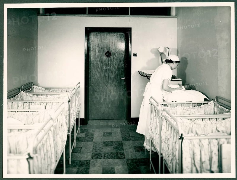 Maternite´ Reine Astrid, Charleroi, Berlien, maternity hospital, clinic, new building, Modernist style, architecture, Marcel Leborgne and Raymond Van Hove, 1937, infant ward, beds, 1988 outline