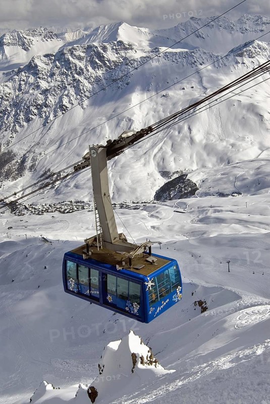 Arosa cablecar on the way to Weisshorn near Arosa, gondola, winter, Switzerland