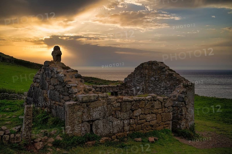 Ruins of the former church of St Helen's Oratory, Cape Cape Cornwall, sunset, St Just in Penwith, Cornwall, England, Great Britain, Great Britain