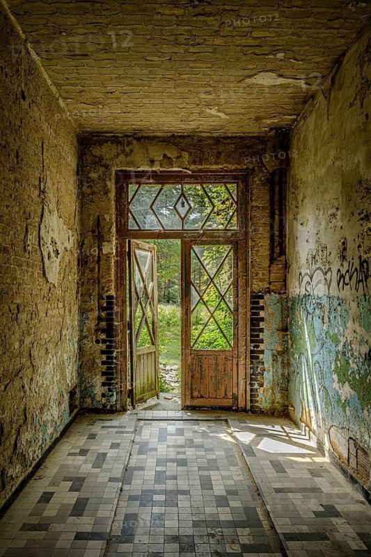 Dilapidated entrance to the former pulmonary sanatorium and lost place Heilstätte Grabowsee, Oranienburg, Brandenburg, Germany