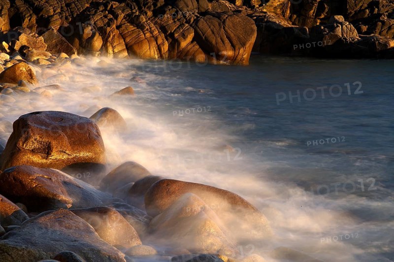 Stones, pebbles, pebbles, washed by water, waves, spray, motion effect, long exposure, evening light, Cot Valley Beach, Porth Nanven, also beach of dinosaur eggs, coast, St Just in Penwith, Cornwall, England, Great Britain, Great Britain
