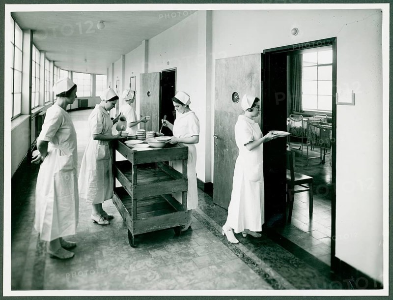 Maternite´ Reine Astrid, Charleroi, Berlien, maternity hospital, clinic, new building, Modernist style, architecture, Marcel Leborgne and Raymond Van Hove, 1937, sisters serving food, 1988 summary