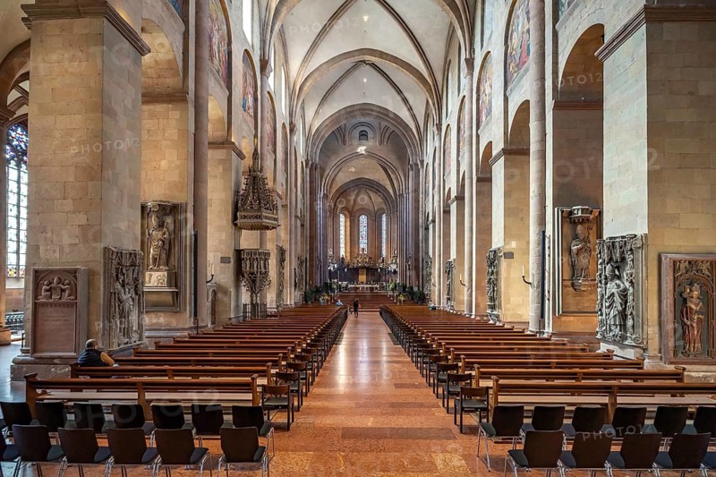 Interior of the High Cathedral of St. Martin or Mainzer Cathedral in Mainz, Rhineland-Palatinate, Germany