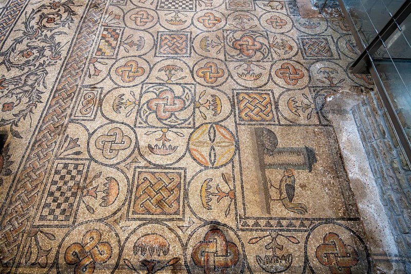 Detailed floor mosaic with geometric patterns and depictions of rooster and turtle, Basilica di Santa Maria Assunta, Basilica of Aquileia, UNESCO World Heritage Site, Aquileia, Friuli, Italy