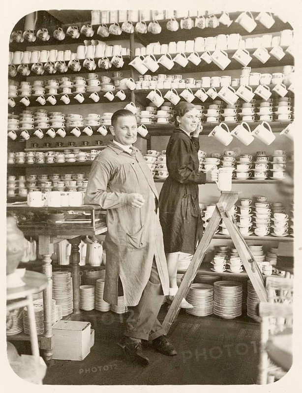 Porcelain goods, white goods, shop steaks, order, warehouse, sale, shop, business, profession, twenties, man and woman in a ceramic shop surrounded by shelves full of cups and plates, around 1930