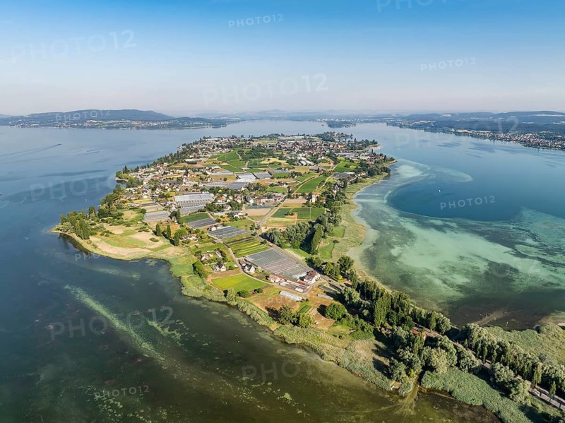Aerial view of the island of Reichenau in western Lake Constance, Untersee, on the horizon the Höri Mitte peninsula, the Mettnau peninsula near Radolfzell on the right, district of Konstanz, Baden-Württemberg, Germany
