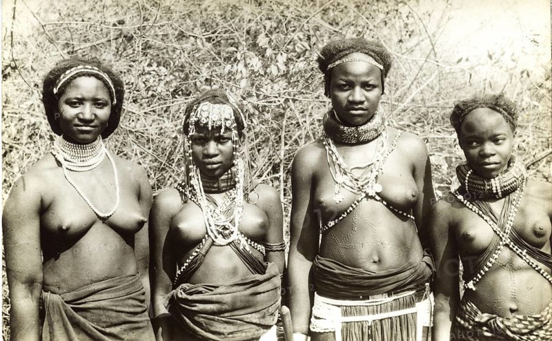 Angola, Muila woman, ethnic, hair accessories, Africa, four woman in traditional clothing and jewelry, against a background of trees, around 1955