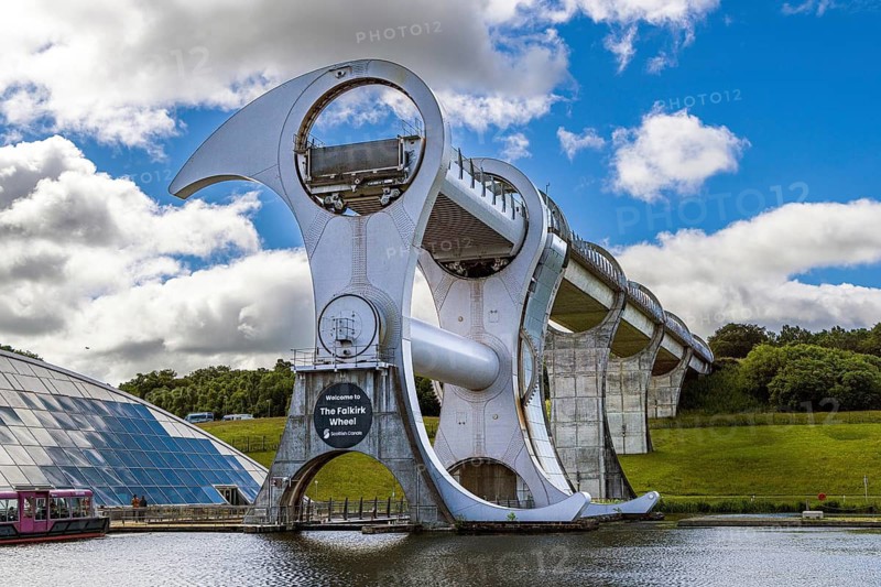 The Falkirk Wheel is the world's only rotating boat lift, connecting Scotland's Forth and Clyde Canal with the Union Canal. The wheel uses Archimedes' Principle to perfectly counterbalance two giant water-filled gondolas, allowing it to lift boats 24 metres in just five minutes, Tamfourhill, Falkirk, Scotland, United Kingdom