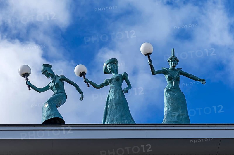 Dancing figures on the roof of the Dille & Kamille department store, formerly a theatre, Enschede, the Netherlands
