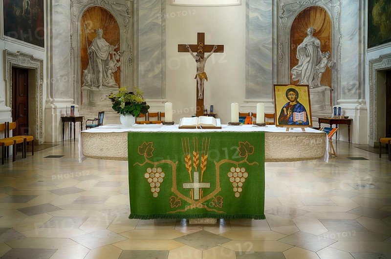 Interior view, chancel, altar, Protestant town church, Ellwangen (Jagst), Baden-Württemberg, Germany