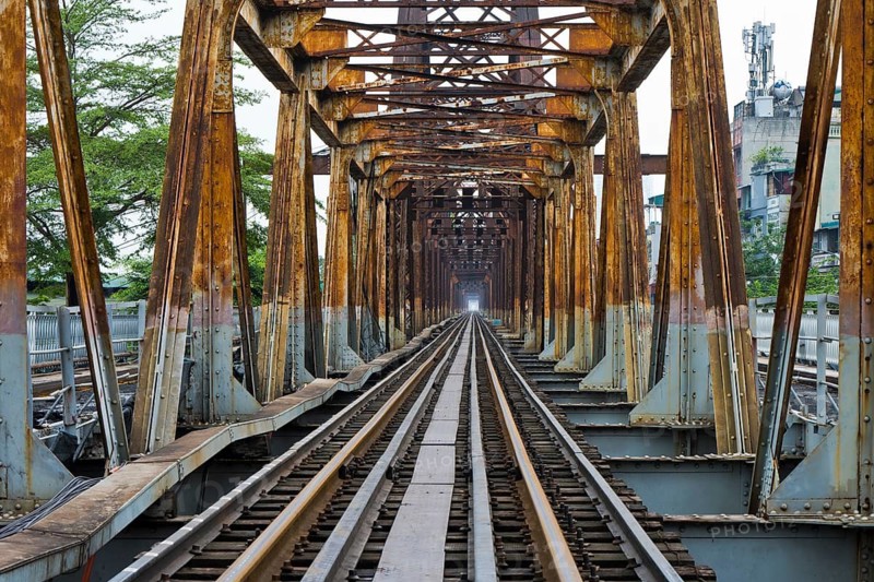 Long Bien railway bridge across the Red River, Hanoi, Ha Noi province, Vietnam