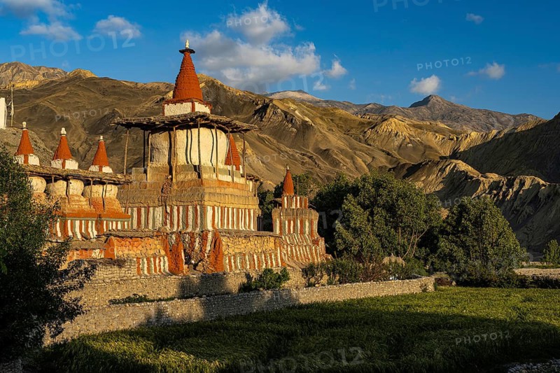 Buddhist stupas, including choirs, tangge, mustang, upper mustang, former kingdom, Himalayas, Nepal