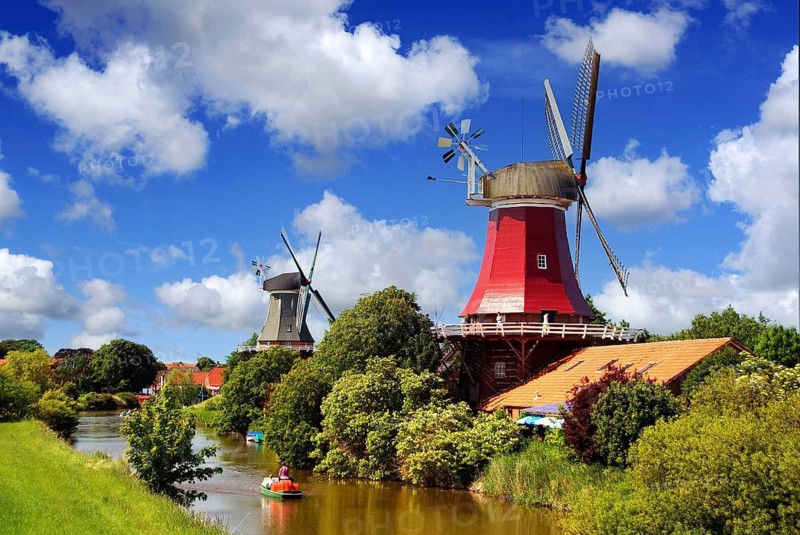 Die Zwillingswindmühlen von Greetsiel, East Frisia, Mühlen, Zwillingsmühlen, Krummhörn, Greetsiel, Lower Saxony, Federal Republic of Germany