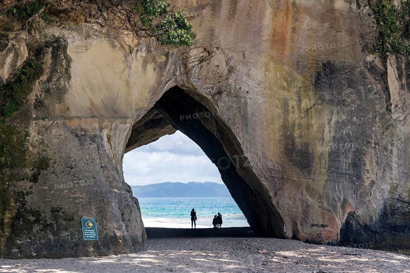 The iconic Mautohe Cathedral Cove, a gigantic arched cavern that passes through a rock headland to join two coves at Mercury Bay, New Zealand