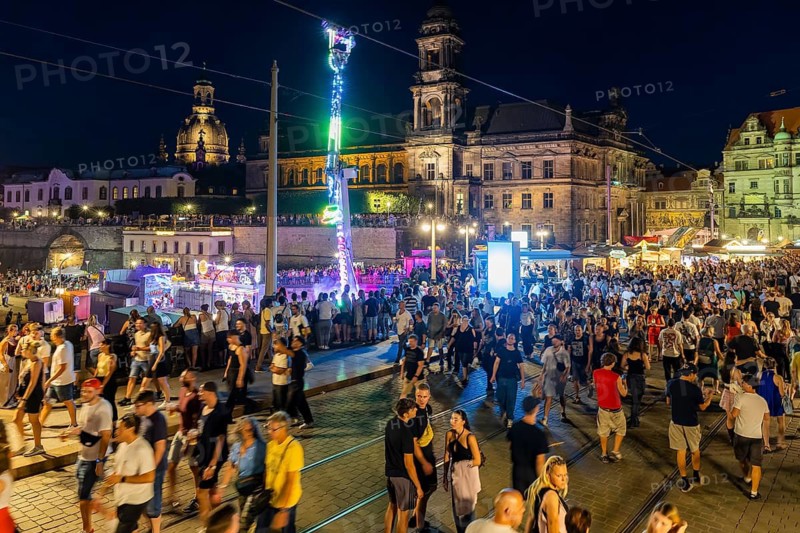 The Dresden City Festival attracts tens of thousands of visitors every year. Augustus Bridge, Dresden, Saxony, Germany