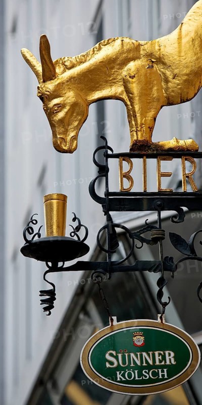 Goldener Bieresel, nose sign for the Traditons Gasthaus Bier-Esel in the Altstadt-Nord district of Cologne, Cologne, North Rhine-Westphalia, Germany