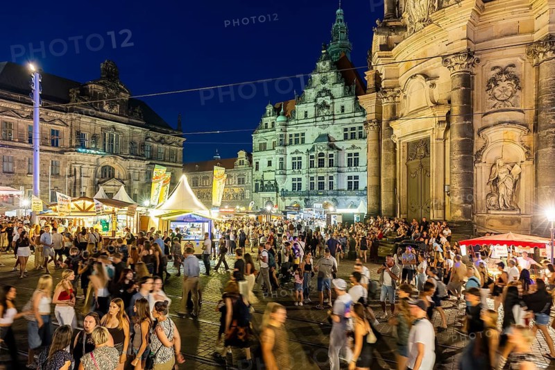 The Dresden City Festival attracts tens of thousands of visitors every year. Schlossplatz, Dresden, Saxony, Germany