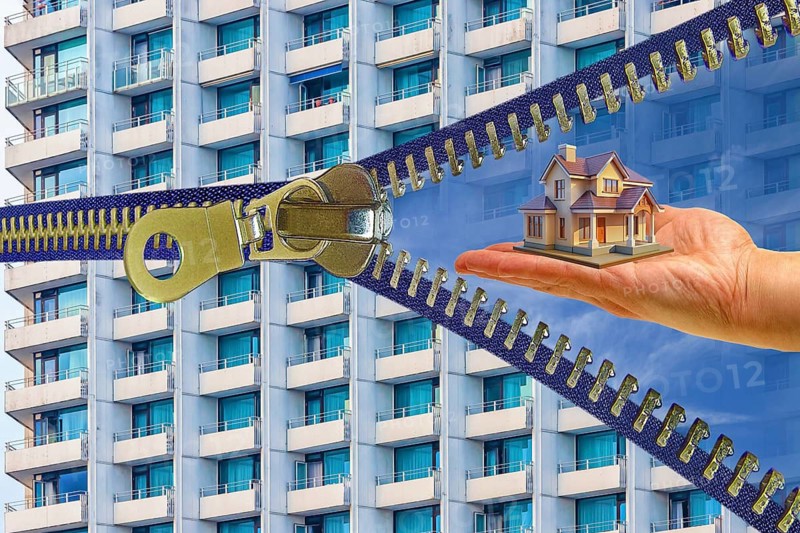 Symbolic image, home versus tenement barracks, self-determination, real estate ownership, mass housing, lack of new buildings, home construction, house construction, rent increases, housing shortage, housing shortage, housing shortage, housing shortage, rent usury, tenant association, rent, lack of living space, student apartment, moving in, foreign housing search, overpricing, tenant protection