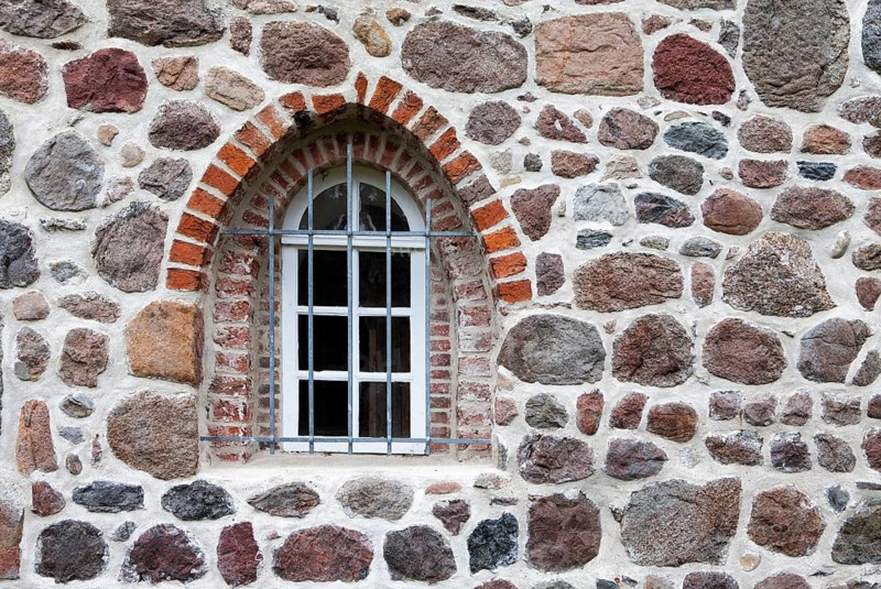 Old stone wall made of erratics rocks and bricks, Church of St. Urbanus, Dorum, Lower Saxony, Germany, Europe, Steinmauer aus Feldsteinen und Ziegelsteinen, Kirche St. Urbanus, Dorum, Niedersachsen, Deutschland, Europa