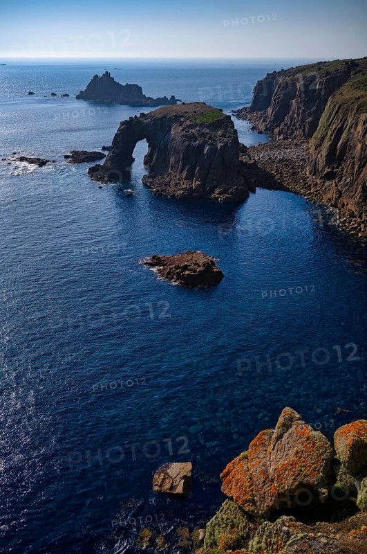 Enys Dodnan Arch, rock gate, coastline, cliffs, coast, rock formation, sea, headland Land's End, Penzance, Penwith Peninsula, Cornwall, England, Great Britain, Great Britain