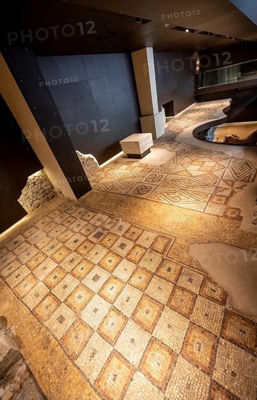 Floor mosaic with geometric pattern, Domus and Palazzo Episcopale, Ancient Roman House and episcopal palace, UNESCO World Heritage Site, Aquileia, Friuli, Italy