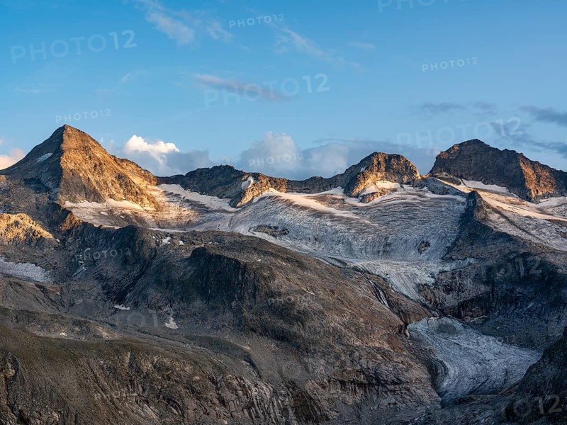 Glaciated summit of the Großer Geiger, on the right Kleiner Maurerkeeskopf, Venice Group, Hohe Tauern National Park, Province of Salzburg, Austria