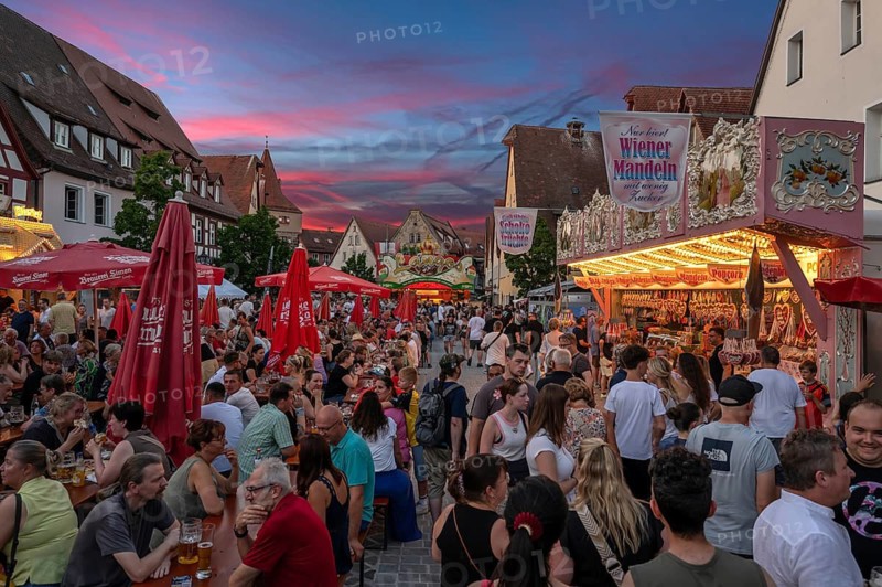 Visitor and candy stand at the Laufer City Festival, evening sky, Lauf an der Pegnitz, Middle Franconia, Bavaria, Germany