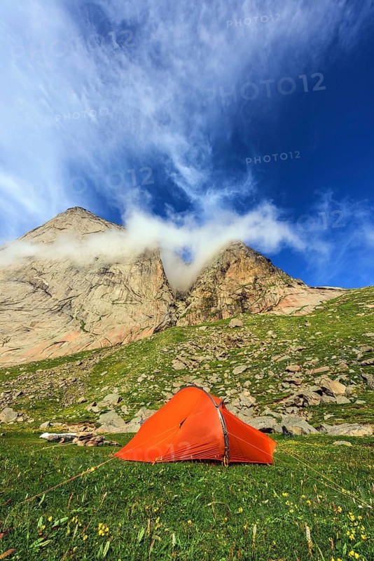 Tent at the foot of a rock wall, Buneset, Moskenesöya, Lofoten, Nordland, Norway, Niorwegen