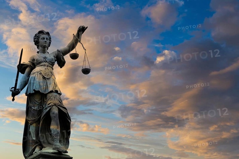 Justice in Frankfurt am Main in front of sunset, Justice, Goddess of Justice, Roman Goddess of Justice and Justice, Frankfurt am Main, Hesse, Federal Republic of Germany