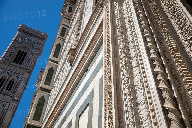 Detailed marbled columns and ornaments, decorative floral reliefs and textures, marble, façade, Santa Maria del Fiore Cathedral, Duomo by Filippo Brunelleschi, UNESCO World Heritage Site, Old Town, Florence, Tuscany, Italy