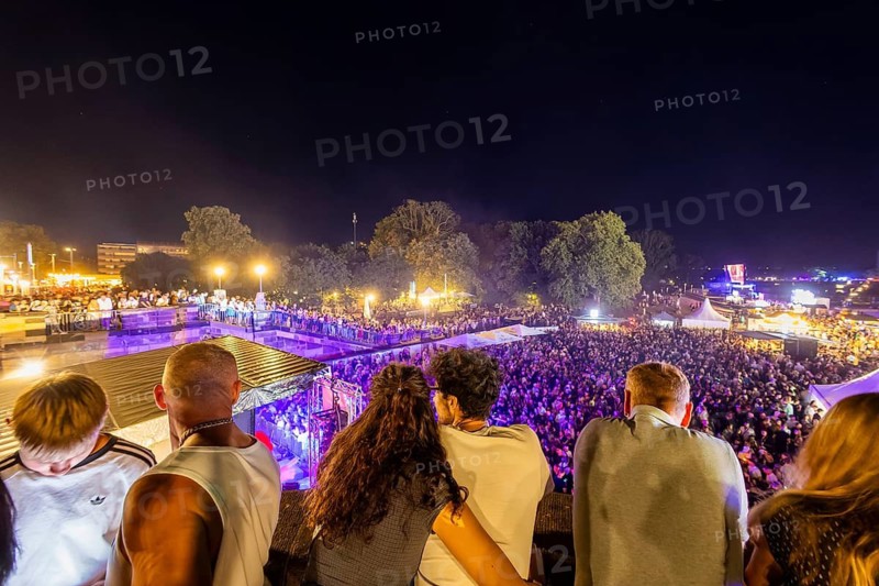 The Dresden City Festival attracts tens of thousands of visitors every year. TanzAreal am Königsufer, Dresden, Saxony, Germany