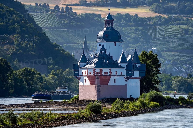 Pfalzgrafenstein Castle in the Rhine, near Kaub, Zollburg, in the Upper Middle Rhine Valley, cargo ship, tanker, Rhineland-Palatinate, Germany