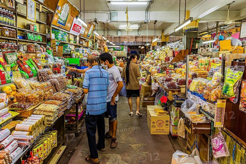 Customers in a grocery store, Kad Luang Warorod Market, Chiang Mai Thailand