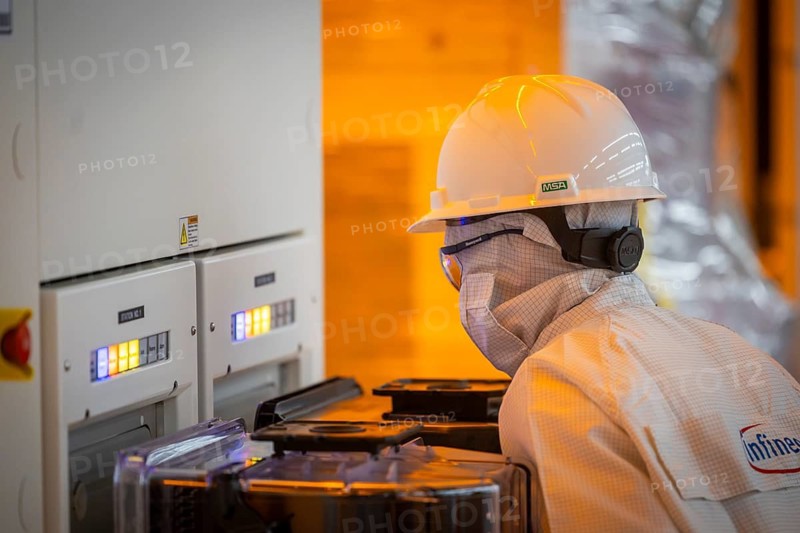Clean room of Infineon Technologies AG's new Smart Power Fab in Dresden on June 10. The Smart Power Fab will be officially opened on July 2. With an investment volume of five billion euros, the new plant is the largest single investment in Infineon's history and one of the largest investment projects in Germany. Measurement system for quality control of the 300 mm wafer manufacturing process in Infineon Technologies AG's new Smart Power Fab in Dresden, Dresden, Saxony, Germany