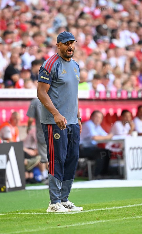 Coach coach Vincent Kompany FC Bayern Munich FCB on the sidelines soccer, Telekom Cup, Allianz Arena, Munich, Bayern, Germany