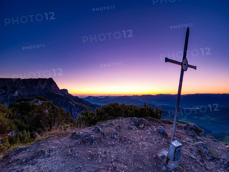 Dawn at the summit cross of Rauhen Kopf, behind the Untersberg, Berchtesgaden Alps, Bischofswiesen, Berchtesgadener Land, Upper Bavaria, Bavaria, Germany