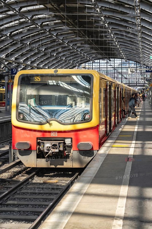 Public transport and rail transport, S-Bahn trains on the renovated platforms of Berlin Central Station, Berlin, Germany