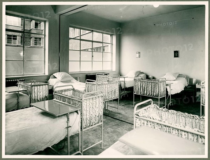 Maternite´ Reine Astrid, Charleroi, Berlien, maternity hospital, clinic, new building, Modernist style, architecture, Marcel Leborgne and Raymond Van Hove, 1937, maternity ward, 1988 summary