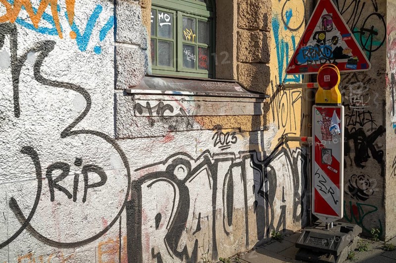 Traffic sign, traffic sign, construction site, graffiti, vandalism, Muffathalle, Muffatwerk, Englischer Garten, Munich, Bavaria, Germany
