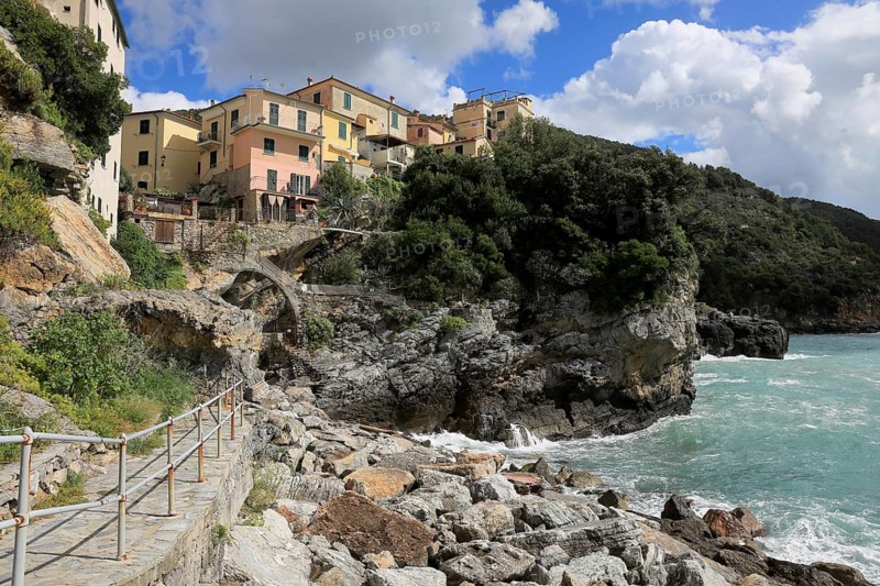Coast on the Gulf of La Spezia, Mediterranean Sea, Tellaro, village of the municipality of Lerici and belongs to the association I Borghi Piu Belli d'Italia, The Most Beautiful Towns in Italy, Province of La Spezia, Liguria, Italy