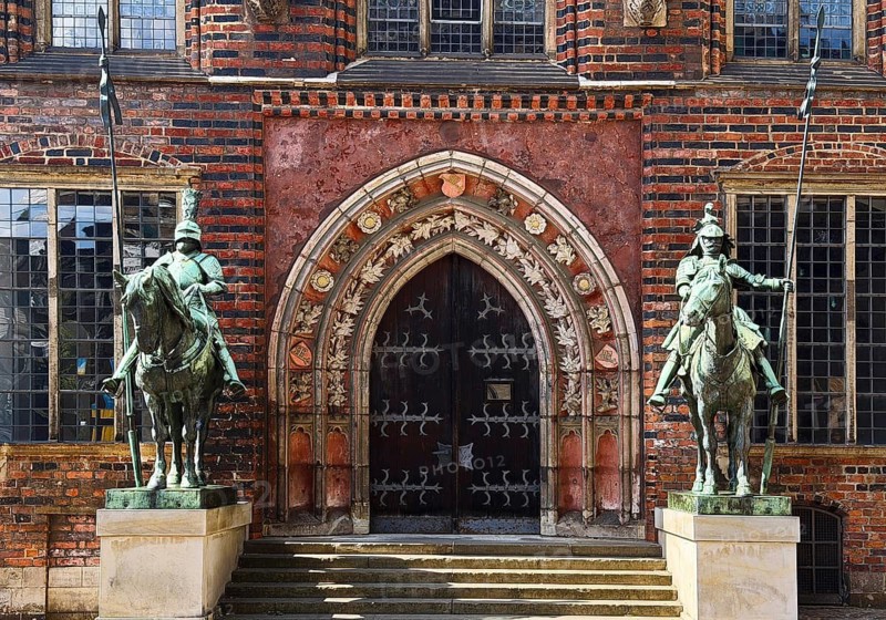 Heralds and southeast portal with Gothic sandstone walls at Bremen City Hall, important brick Gothic and Weserrenaice building, UNESCO World Heritage Site, Free Hanseatic City of Bremen, Germany