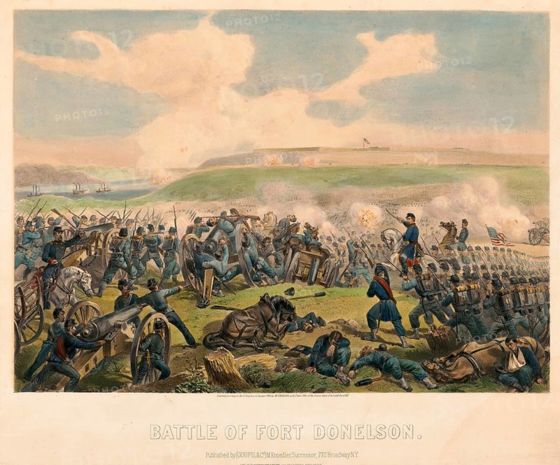 Engraving depicting the Battle of Fort Donelson (February 1862) during the American Civil War, in which Union forces under General Ulysses S. Grant were victorious. The siege and capture of Fort Donelson in Tennessee by the Union Army, a turning point in the Western theatre of the war, American history, authentic, digitally restored reproduction of a 19th-century original, exact date of the depiction unknown, historical