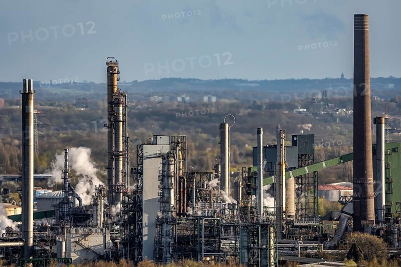 Ruhr Oel GmbH, BP Gelsenkirchen Refinery, in GE-Horst, production of products from mineral oil, Aral, gasoline, diesel, kerosene, Gelsenkirchen, North Rhine-Westphalia, Germany