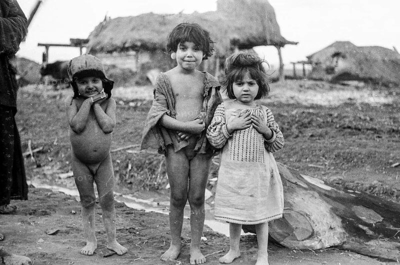 Historische Luftaufnahme, Gesichter des zweiten Weltkrieges, Bauernfamilie in Krainitzki, Bulgarien im Sommer 1941