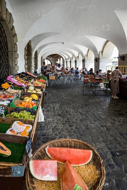 Restaurant and fruit stand under arcades, Old Town, Lucerne, Lake Lucerne, Canton of Lucerne, Switzerland