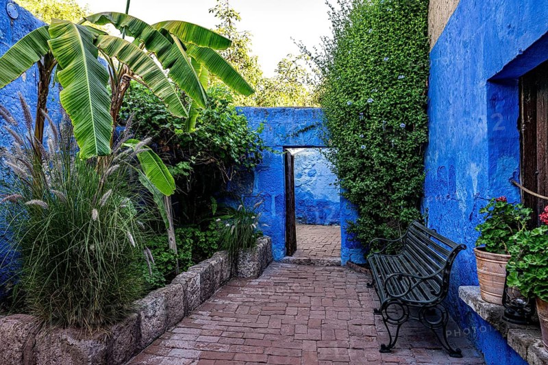 Small courtyard with bench, banana tree and plants in the monastery of Santa Catalina of the Sisters of the Order of St. Catherine of Siena, partial view, UNESCO World Heritage Site, Arequipa, southern Peru, South America